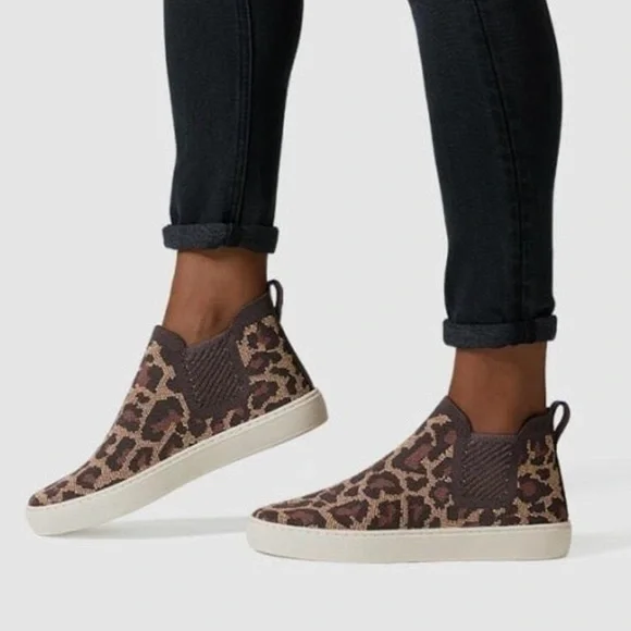 - Rothy’s Wildcat Chelsea ankle knitted boot - Picture 1 of 9